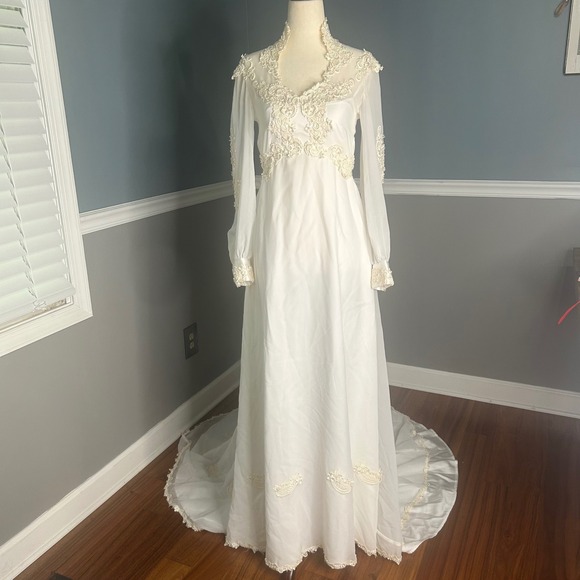 Vintage beaded Victorian‎ wedding Dress Sheer Sleeves Lace unique white cream